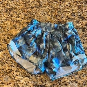 blue/green patterned hotty hots size 4